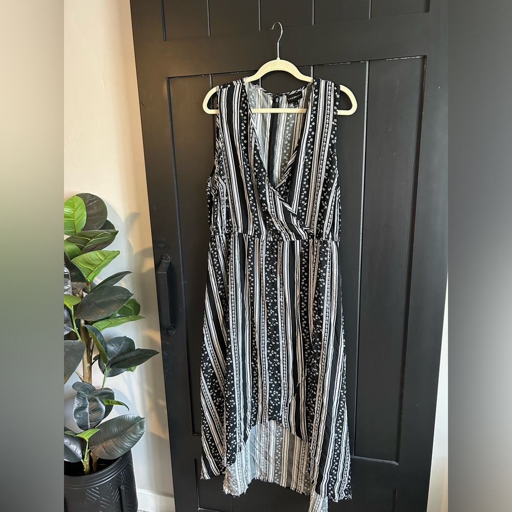 Black and white faux wrap,high-low dress
